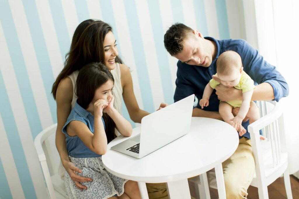 Family with the laptop